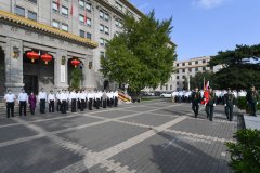 住房和城乡建设部机关举行升国旗仪式庆祝新中